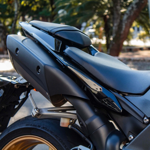 Imagem 3 de 10 de Moto Yamaha Yzf R1 2010 Preta Com Baixo Km
