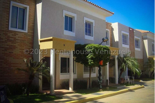 Casa En Venta En Fuerzas Armadas Mls #23-29043 O.g