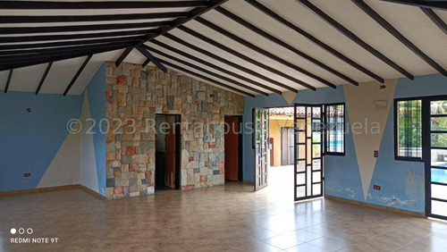 Hermosa Casa, Con Amplios Y Bellos Espacios Destinados A La Recreacion 23-31300 Eloisa Mejia