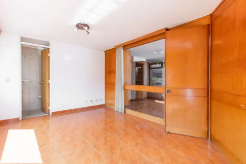 Oficina En Arriendo/venta En El Chicó. Cod V6701