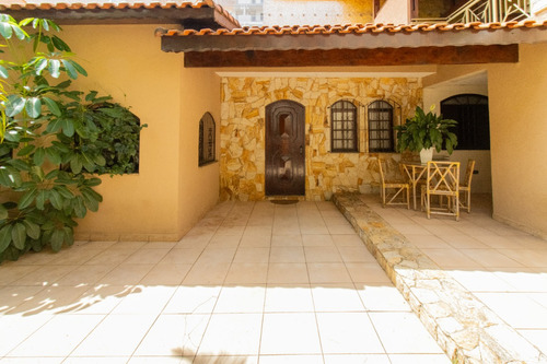 Casa Térrea Com 3 Dormitórios À Venda, 223 M², Vila Galvão, Guarulhos - Sp