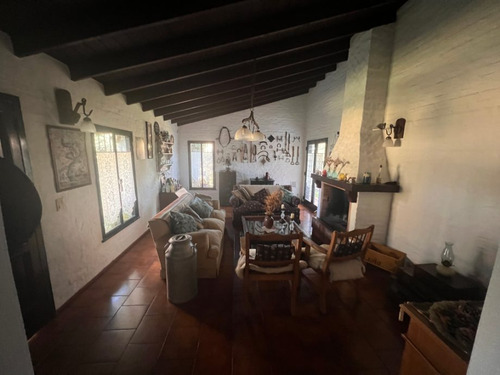 Chalet En Venta En Castelar Sur