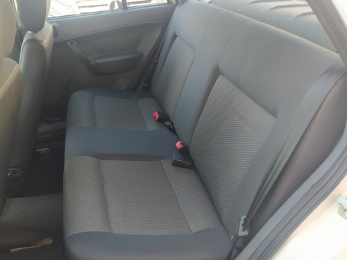 Imagem 11 de 13 de Volkswagen Gol 2014 1.0 Ecomotion Total Flex 5p