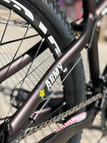 Imagen 2 de 4 de Bicicleta Mountain Rodado 26 Army Skinred