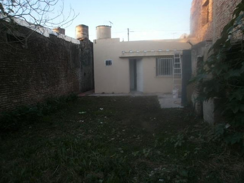Imagen 7 de 10 de Casa De 3 Amb Con Fondo - Lanus Oeste