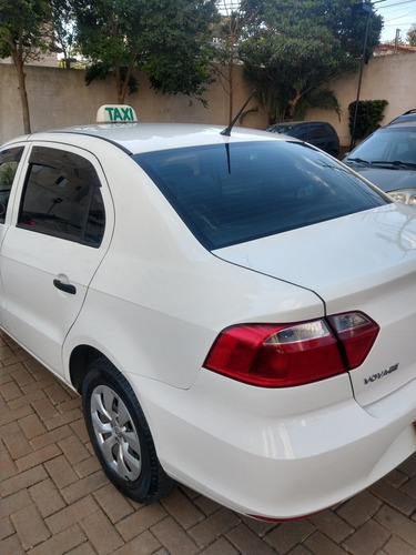 Volkswagen Voyage 2015 1.0 Trendline Total Flex 4p