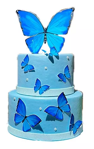 Um bolo azul e dourado com borboletas
