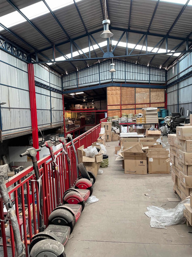 Céntrica Y Amplia Bodega, A Cuadras De La Plaza De Maipú