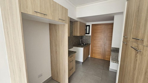 Apartamento En Alquiler En Evaristo Morales, Santo Domingo, 2 Habitaciones, Torre Moderna Con Área Social