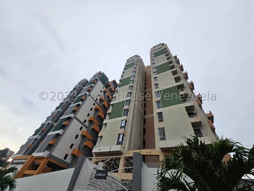 Yilmer Salazar Vende Apartamento En Residencias Los Ilustres En Maracay (centro) 24-9964 Yjs