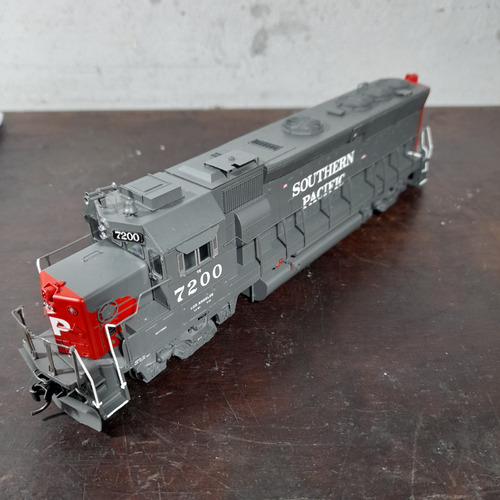Imagem 4 de 10 de Locomotiva Ho Dcc Emd Gp 40x Sp 7200 Athearn 21 Cm /39