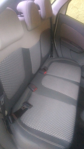 Imagem 5 de 8 de Fiat Grand Siena 2013 1.6 16v Essence Flex 4p