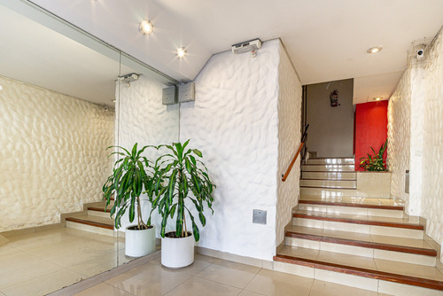 Venta. Dos Ambientes Con Balcon Y Lavadero. Villa Crespo