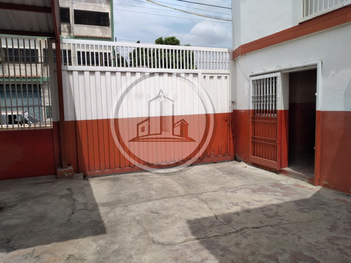 Local En Venta Ubicado En Esquina Av. Ppal La Cooperativa Ideal Para Multiservicio Y/o Cauchera. 002jsc