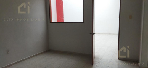 Edificio De 3 Pisos En Venta, Ebicado En El Centro Histórico De Veracruz, Cuenta Con Locales Y Oficinas