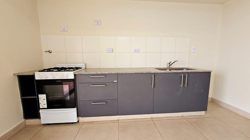 Alquiler! Departamento De Categoría Tipo Dúplex De 2 Dormitorios En Lavalle Al 1100, Barrio Sur
