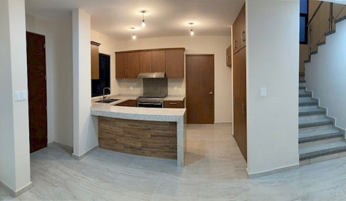 Casa Minimalista Nueva En Venta En Lomas De La Selva, Cuernavaca Morelos.