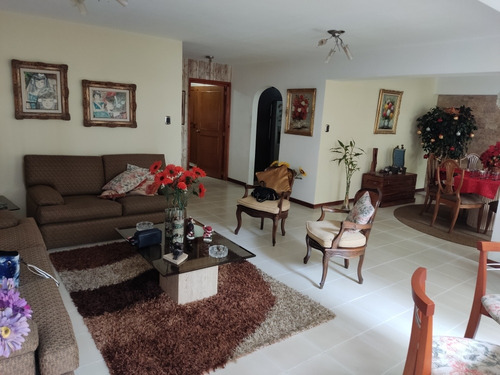 Imagen 3 de 14 de Apartamento Amplio De 150mts. 4hab; 3 Baños; Piso Bajo.