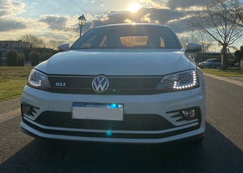 Imagen 8 de 15 de Volkswagen Vento 2.0 Tsi Gli 211cv App Connect + Nav