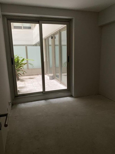 Imagen 11 de 18 de Edifico Libertareu Av. Libertador Y Sucre 140 M2 Cochera