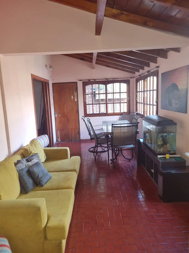 Casa En Venta De 4 Dormitorios C/ Cochera En San Antonio De Padua En La La Mejor Ubicacion Quincho 3 Baños Quincho Galpon Lote Propio De 300 M2 No Es Apta Credito