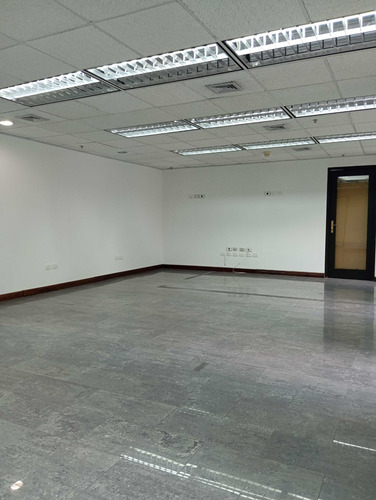 Oficina / Alquiler / Urb.: Los Palos Grandes / 140 Mts2