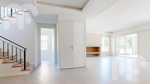Venta Casa De 7 Dormitorios En Miralagos