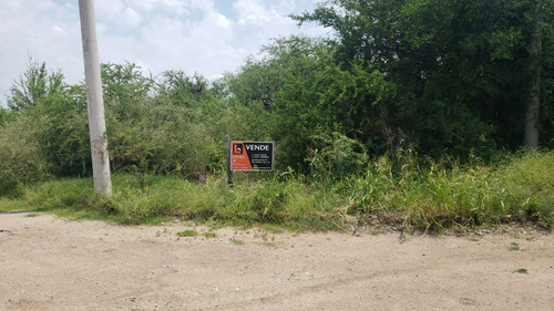 Lote En Esquina De 400 M2 En Barrio Los Troncos