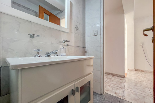 Venta/permuta - Casa - 2 Dormitorios Con Cochera Y Galpón - Bella Vista, Rosario.