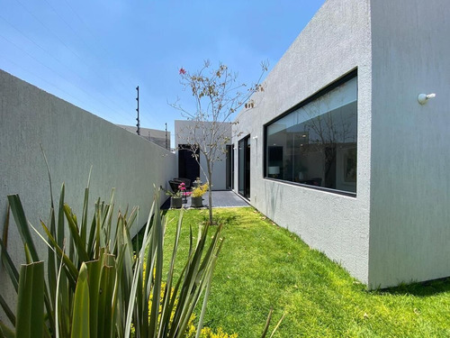 Venta De Departamento Con Jardín Amplio En L En Circuito Universidades