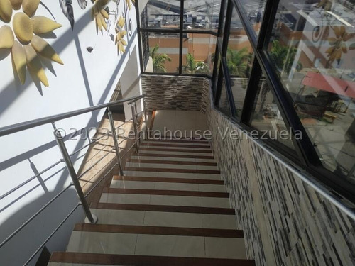 Ji 25-17402. En Venta Penthouse De 290m2 Ubicado En Guatire. Res. Frutas Condominio.