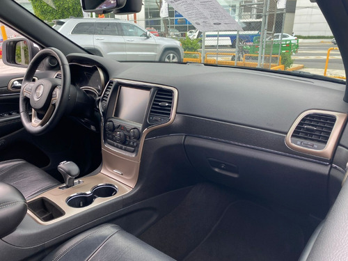 Imagen 9 de 15 de Jeep Gran Cherokee Lujo 6 Cilindros Limited