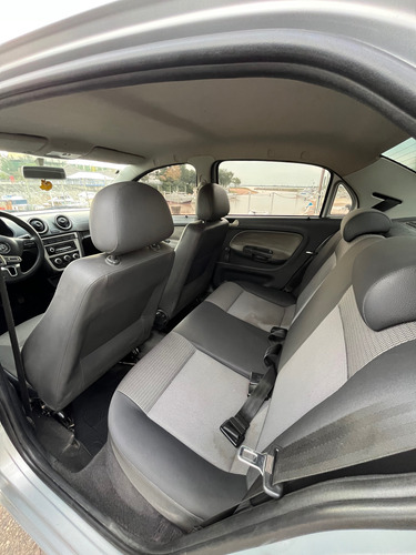 Volkswagen Voyage 1.6 Highline Imotion