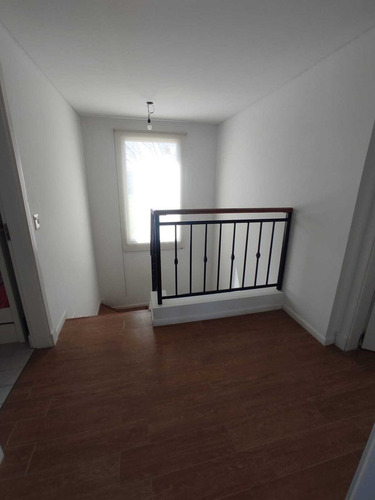Casa En Venta Con Salida A La Laguna, Estilo Neoclásico. En El Cantón.