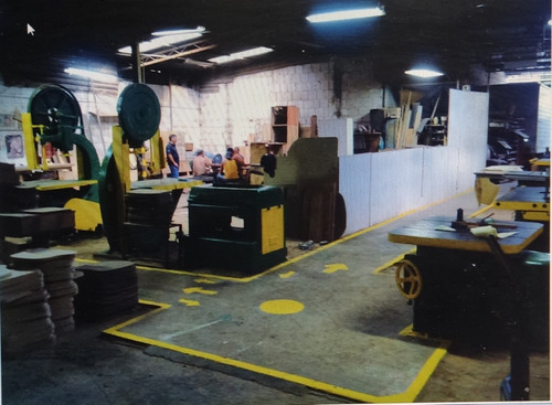 Imagen 3 de 10 de Se Vende Fábrica De Muebles Para Oficinas 40 Años De Experiencia