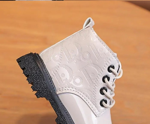 Botín Charol Diseño Crema Niña