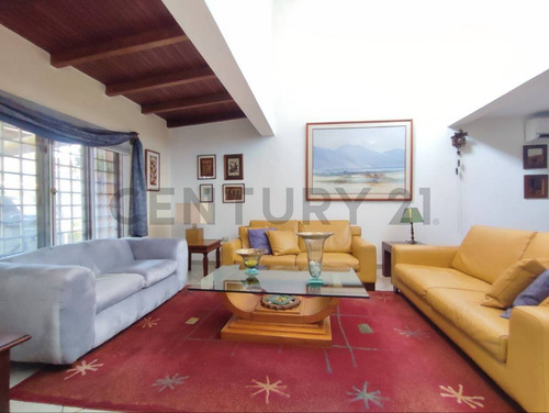 Amplio Townhouse Ubicado En C.r Villas De Oriente