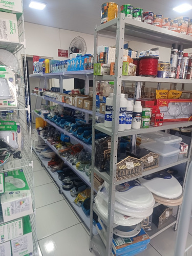 Vendo Materiais E Montagem