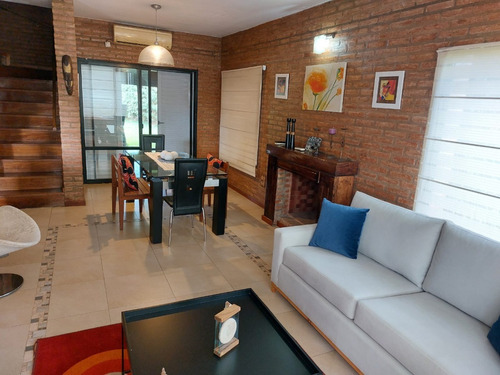 Casa En Venta En Barrio Privado, Acacias Blancas