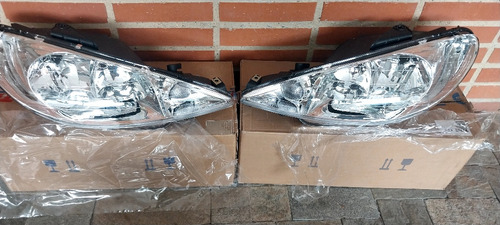 Faro Izquierdo Para Peugeot 206 (doble Bombillo)