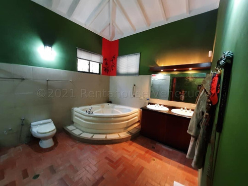 Espaciosa Casa En Venta Ubicada En Naguanagua Urb La Entrada Db 22-14733
