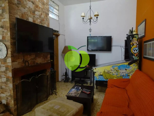 Venta Casa Duplex De 3 Dormitorios Y 2 Baños, Aguada Montevideo