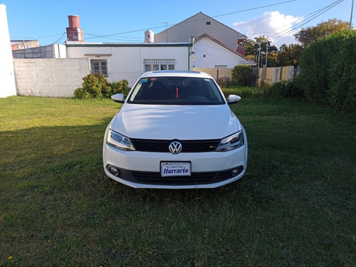 Imagen 2 de 10 de Volkswagen Vento Advance Mt 2.0tdi 2013