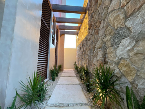 Casa En Venta En Privada Residencial En Temozon Norte, Merida, Yuc.