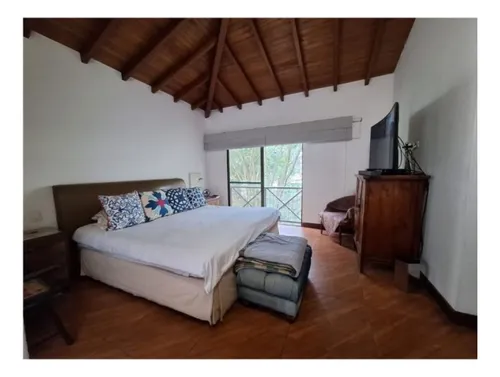 Rhbr-13125 Casa De 3 Niveles Poblado La Tomatera