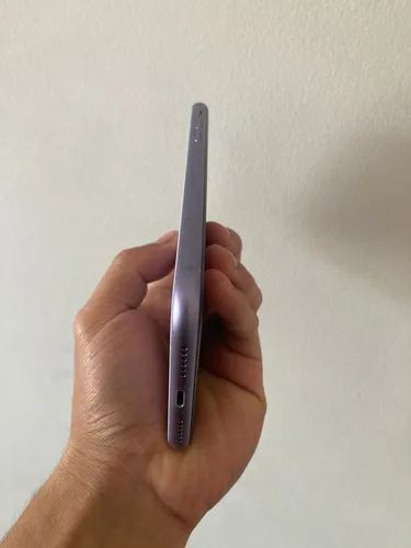 Apple iPhone 11 (64 Gb) - Morado (Usado)