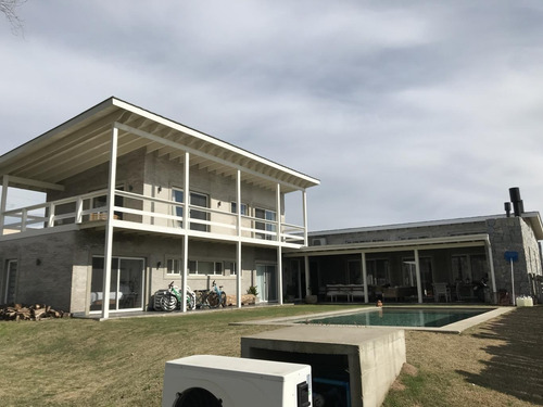 Imagen 3 de 30 de Venta Casa De 3 Dormitorios 4 Banos Vinedos De La Tahona Piscina