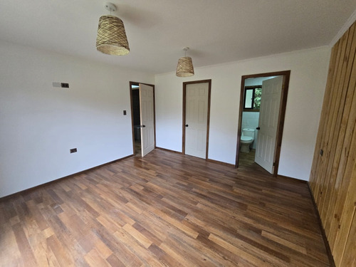 Casa Con Parcela 4 Dormitorios Media Hectárea