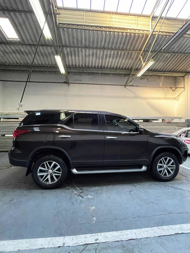 Imagen 4 de 11 de Toyota Sw4 2018 2.8 Srx 177cv 4x4 7as