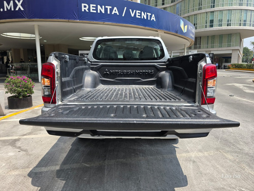 Mitsubishi L200 2.4 Cabina Doble 4x2 Mt